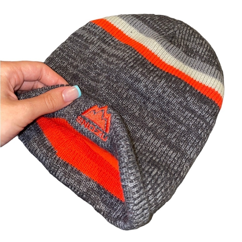 NWOT SNOZU Kids Winter Hat